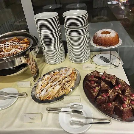 Saffron Hotel 4*